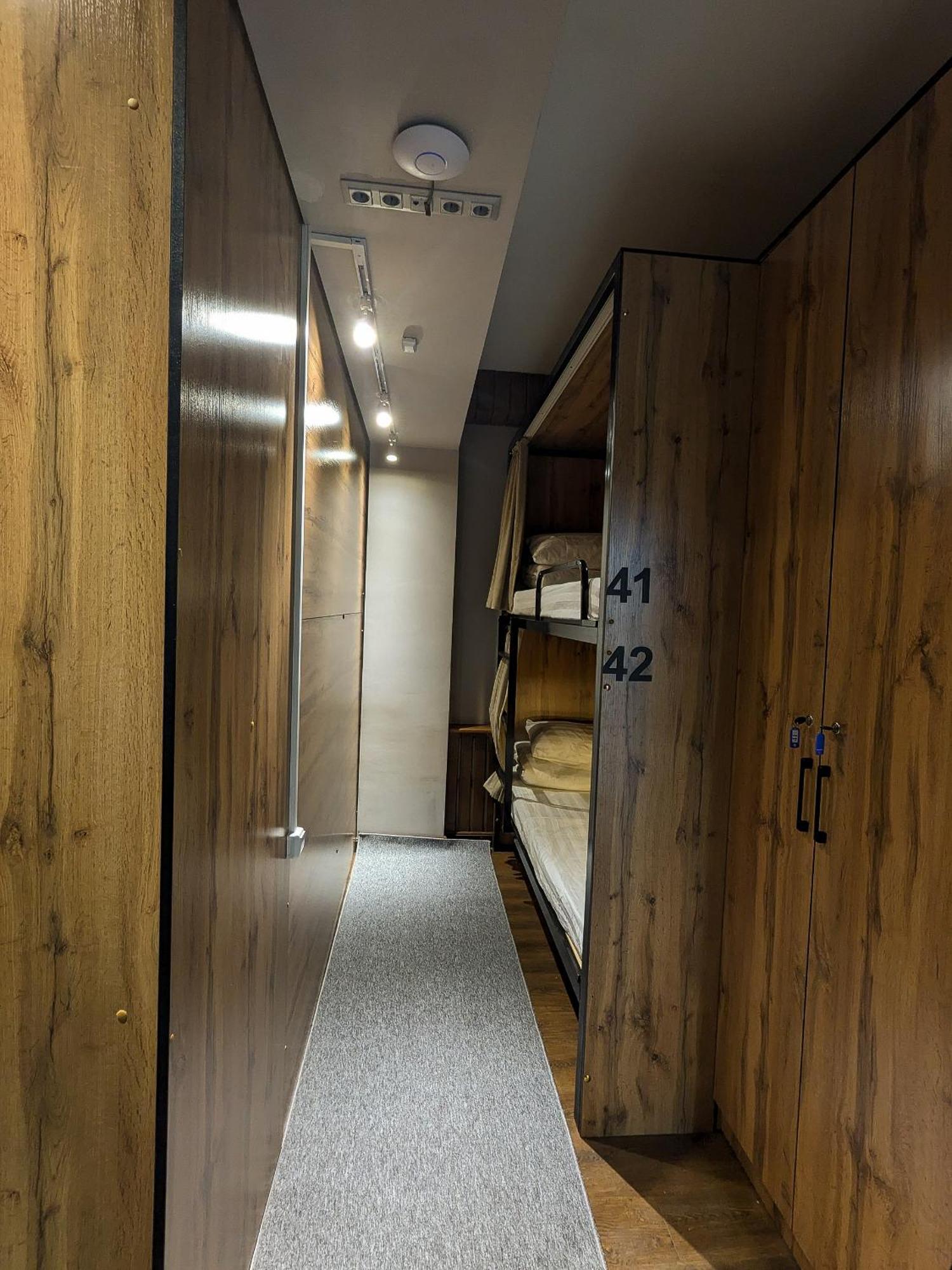 Aiva Hostel 比什凯克 外观 照片
